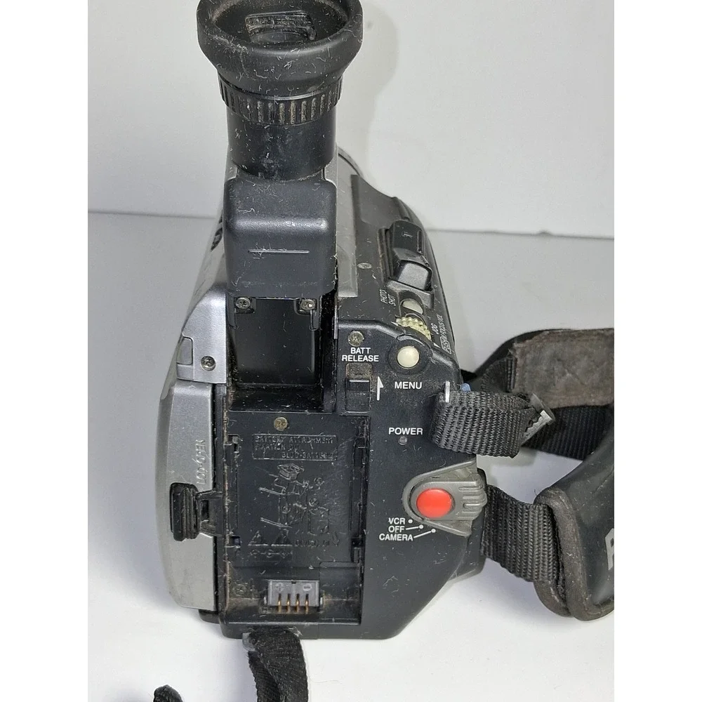 Panasonic PV-DV51D Palmcorder MiniDV Camcorder 18x Optical 300x untested